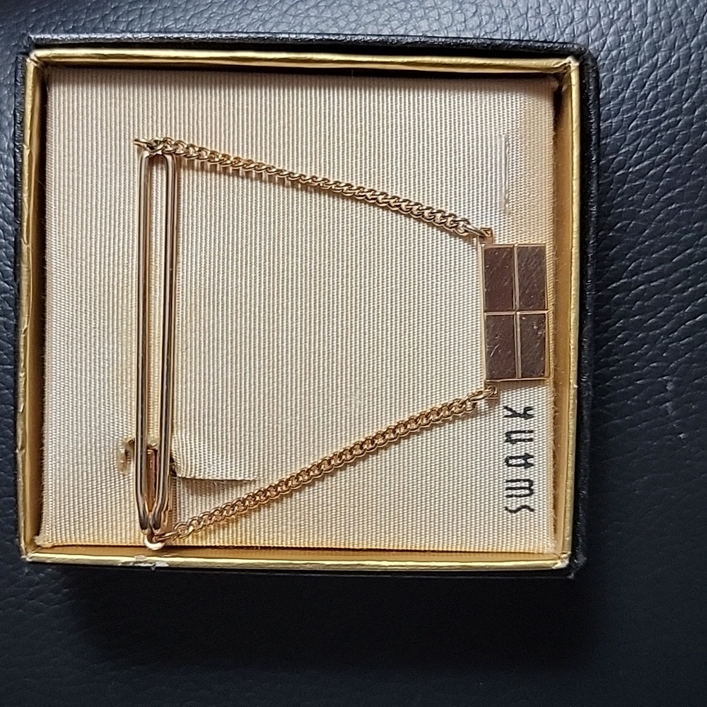 Swank Tie bar and chain gold tone in original box g30